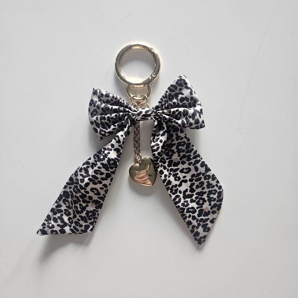 NWOT A New Day Heart And Leopard Bow Bag Charm/Keychain